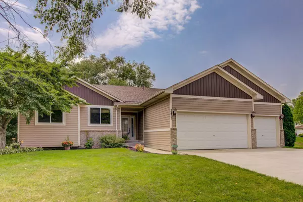 2472 Windsor LN, Woodbury, MN 55125