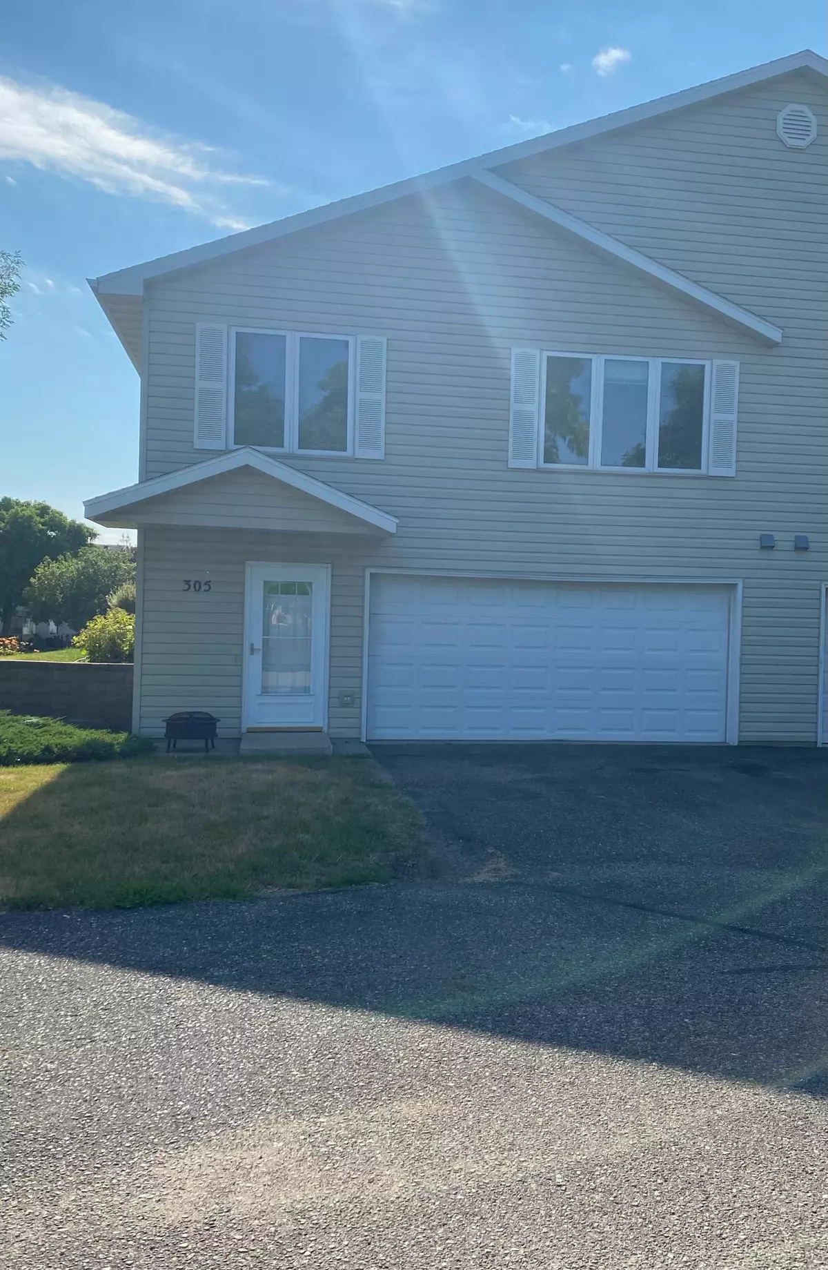 Winsted, MN 55395,305 Lake TER