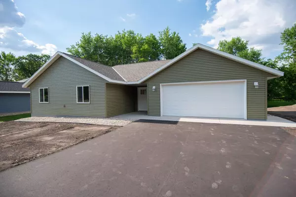 2007 E Oak Knoll DR NE, Alexandria, MN 56308