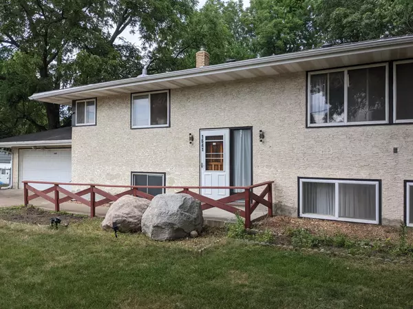 Maplewood, MN 55109,1641 County Road B E