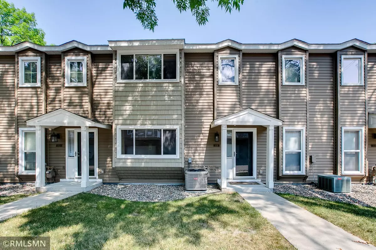 Wayzata, MN 55391,434 Pondridge CIR