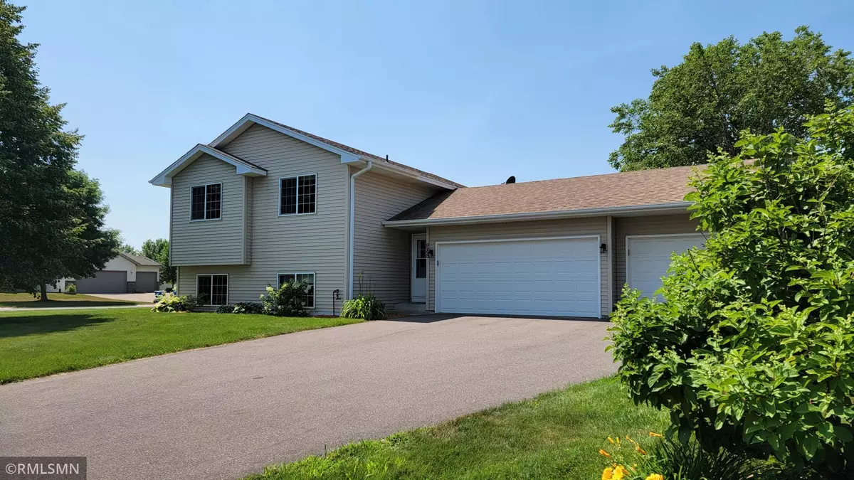 Cambridge, MN 55008,985 Lincoln CT S