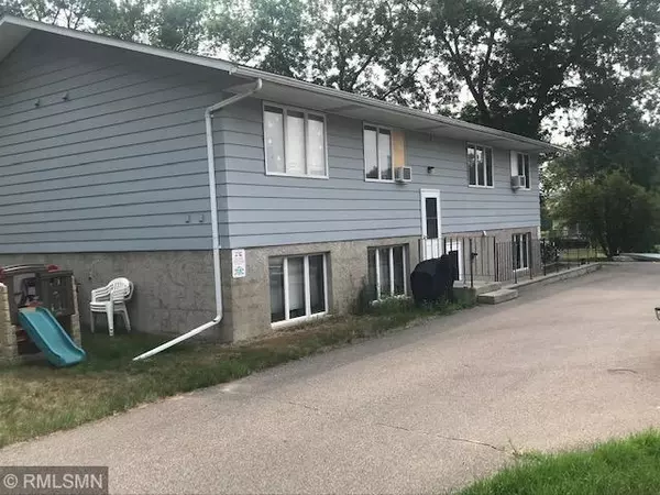 River Falls, WI 54022,905 State ST