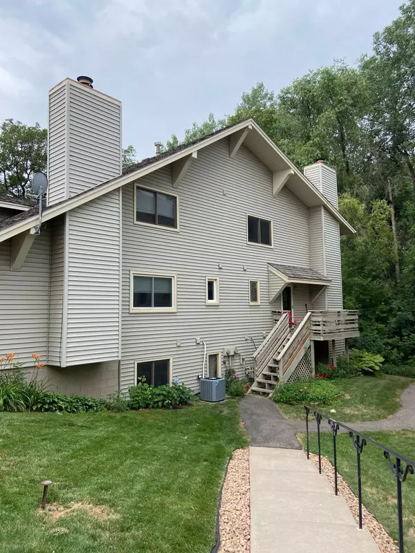 5484 E Brenner PASS, Fridley, MN 55432