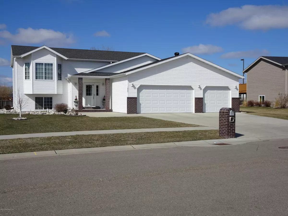 Moorhead, MN 56560,1923 35th St CIR S