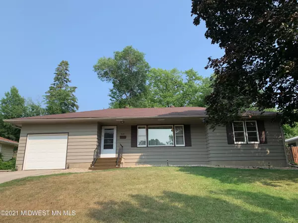 910 N Rosemary AVE, Fergus Falls, MN 56537