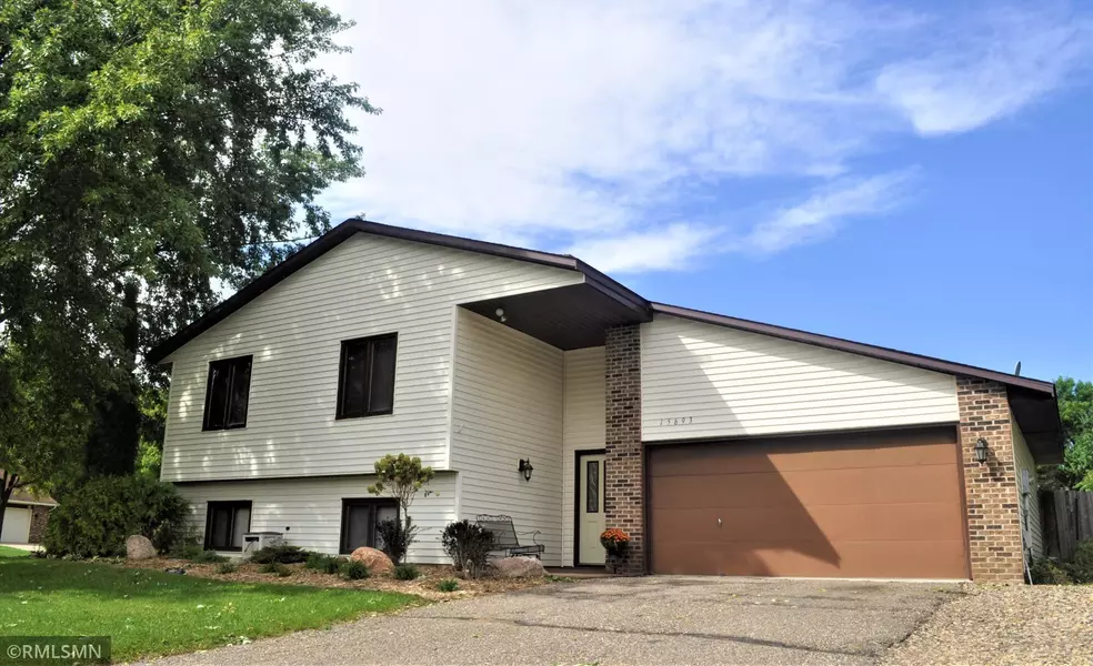 15693 Heywood WAY, Apple Valley, MN 55124