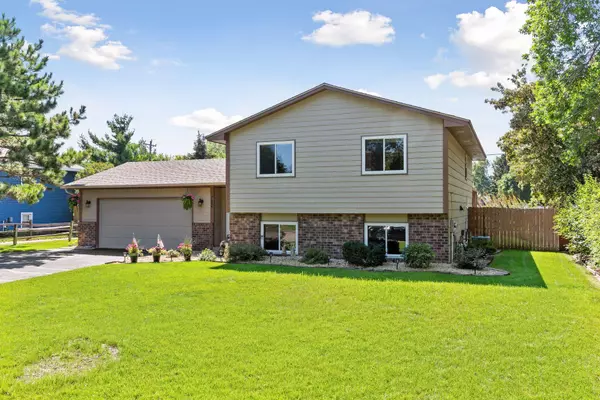 Blaine, MN 55434,752 99th CIR NE