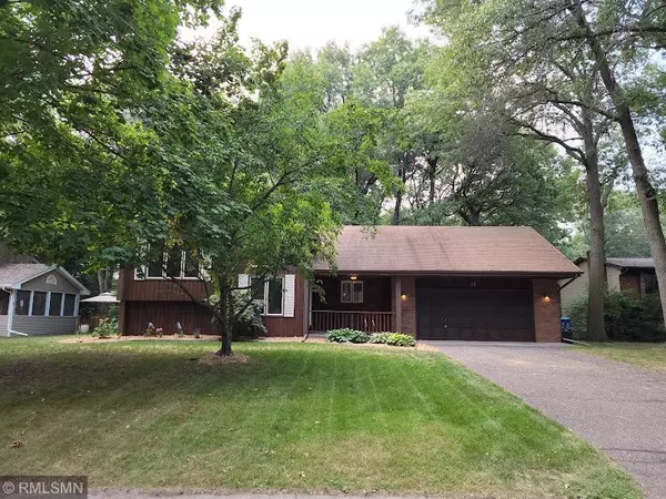 19 Oak Leaf LN, Circle Pines, MN 55014