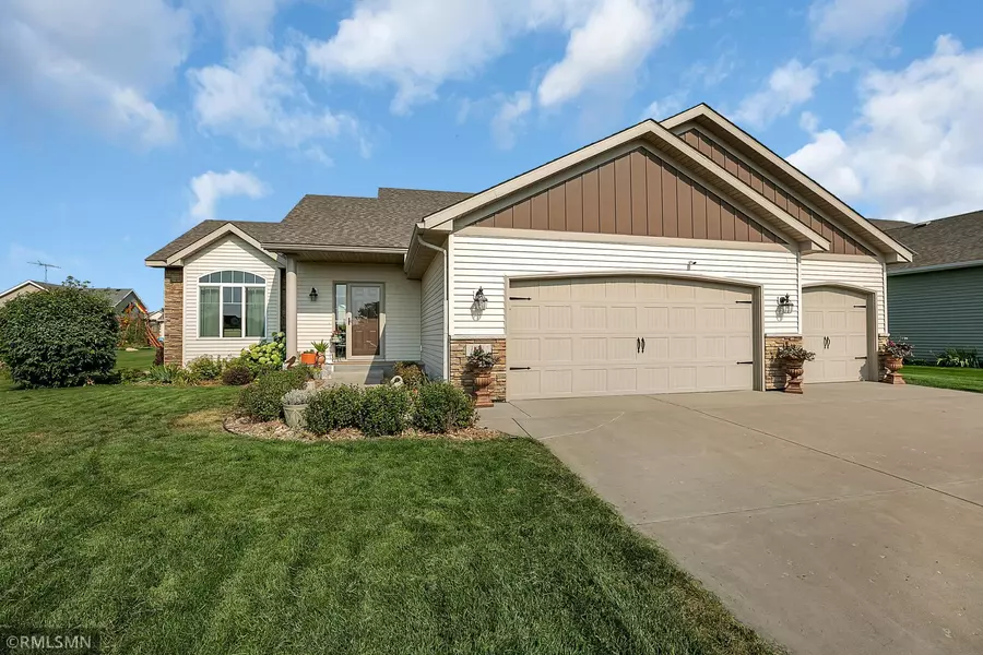 1521 Pine Siskin, Sartell, MN 56377