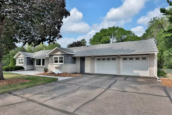 Mendota Heights, MN 55118,1435 Dodd RD