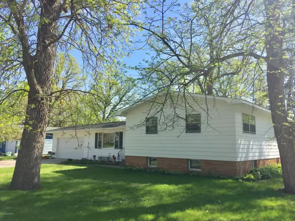 1523 Gary AVE, Detroit Lakes, MN 56501