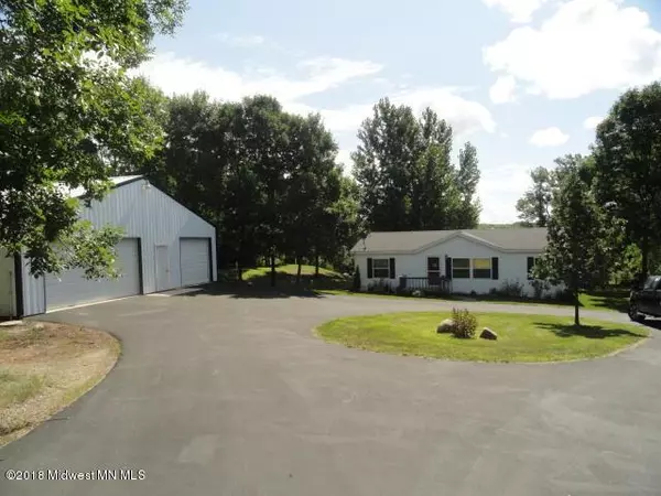 22289 Peterson LN, Detroit Lakes, MN 56501