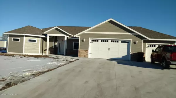 1165 Village LN, Detroit Lakes, MN 56501