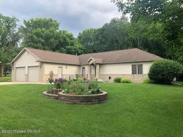 1907 E Shore DR, Detroit Lakes, MN 56501