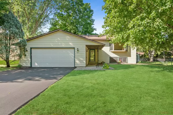 245 Lilac LN, Shoreview, MN 55126