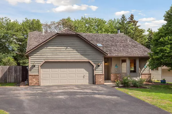 13713 Parkwood LN, Burnsville, MN 55337