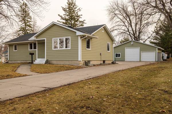 66 Mcleod AVE NE,  Hutchinson,  MN 55350