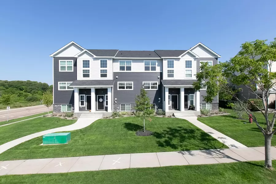 3135 Clover Ridge DR, Chaska, MN 55318