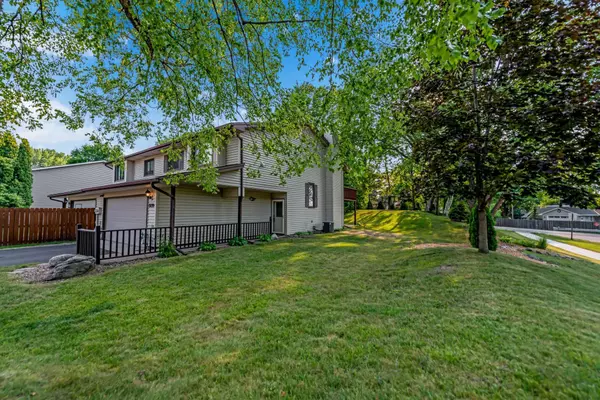 19199 Twilight TRL, Eden Prairie, MN 55346