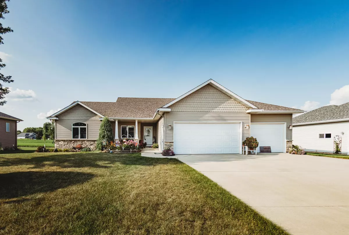 Owatonna, MN 55060,1610 Gray Fox DR NE