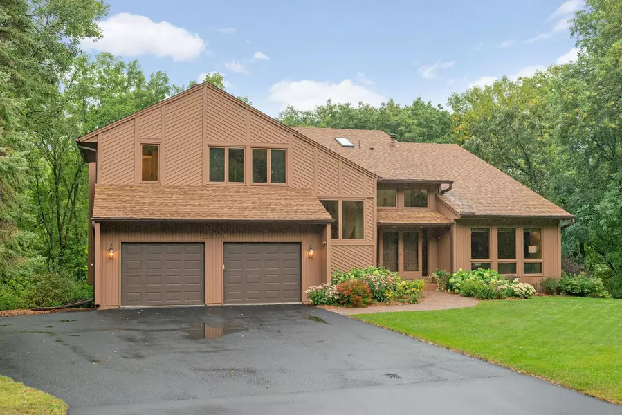 2501 Tonkawa TRL, Minnetonka, MN 55305