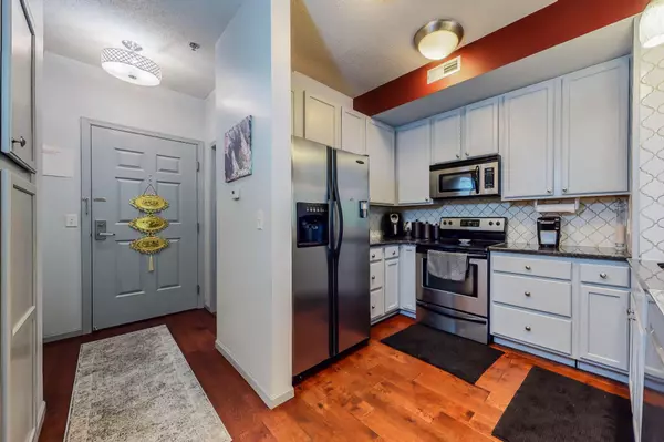 Burnsville, MN 55337,150 E Burnsville Pkwy #103