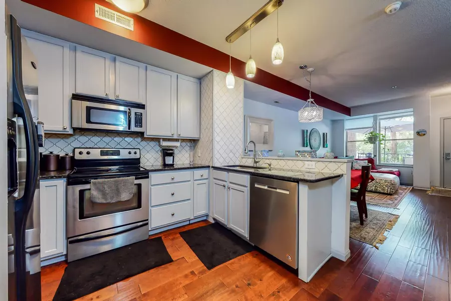 150 E Burnsville Pkwy #103, Burnsville, MN 55337