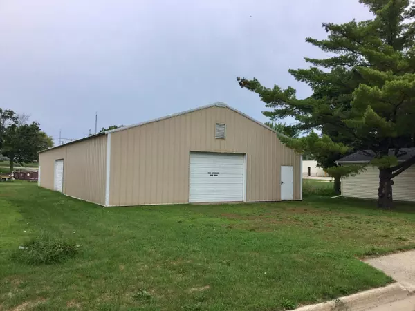 130 Center AVE S, Glenville, MN 56036