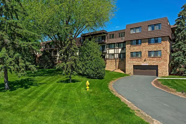 Wayzata, MN 55391,205 Barry AVE S #314