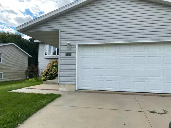 Rochester, MN 55904,2737 Knollwood DR SE