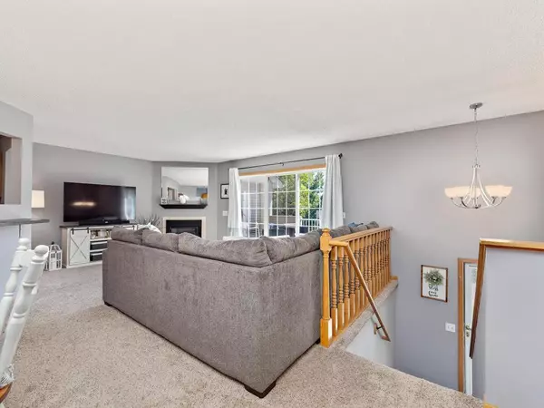 Chanhassen, MN 55317,7617 Nicholas WAY