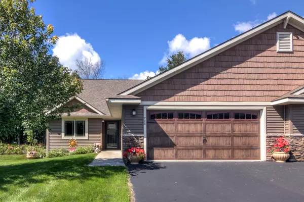 748 Club View LN, Altoona, WI 54720