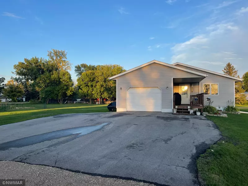 306 Dakota AVE, Saint Hilaire, MN 56754