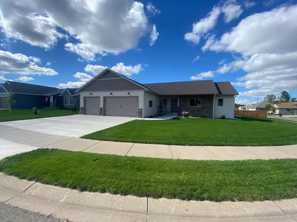 945 Waters Edge CIR,  Avon,  MN 56310