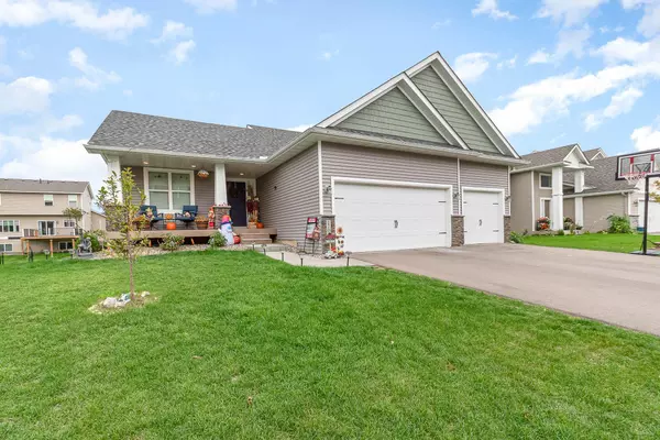 1707 Riverside DR, Shakopee, MN 55379