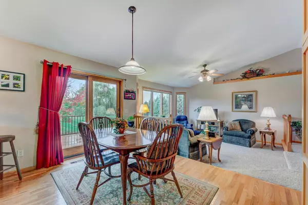 Hudson, WI 54016,948 Meadowood LN