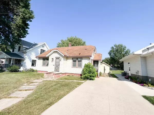 902 Humiston AVE, Worthington, MN 56187