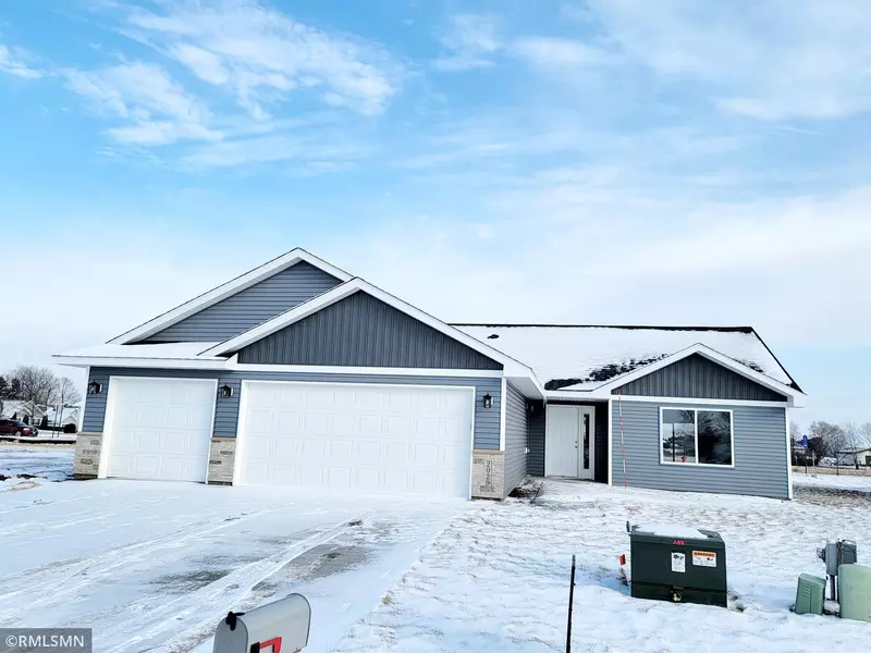 2029 Pratt CIR, Saint Peter, MN 56082