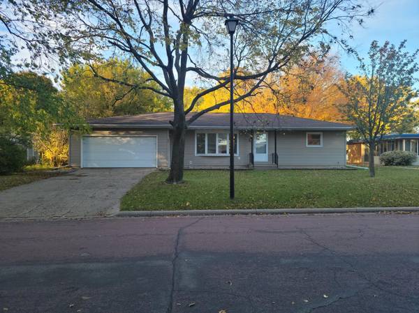 35 10th ST SE,  Wells,  MN 56097