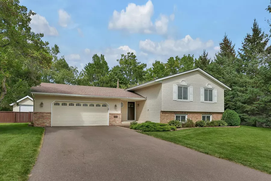 1425 Jonquil LN, White Bear Lake, MN 55110