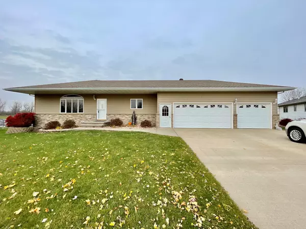 1170 Schaap DR, Worthington, MN 56187