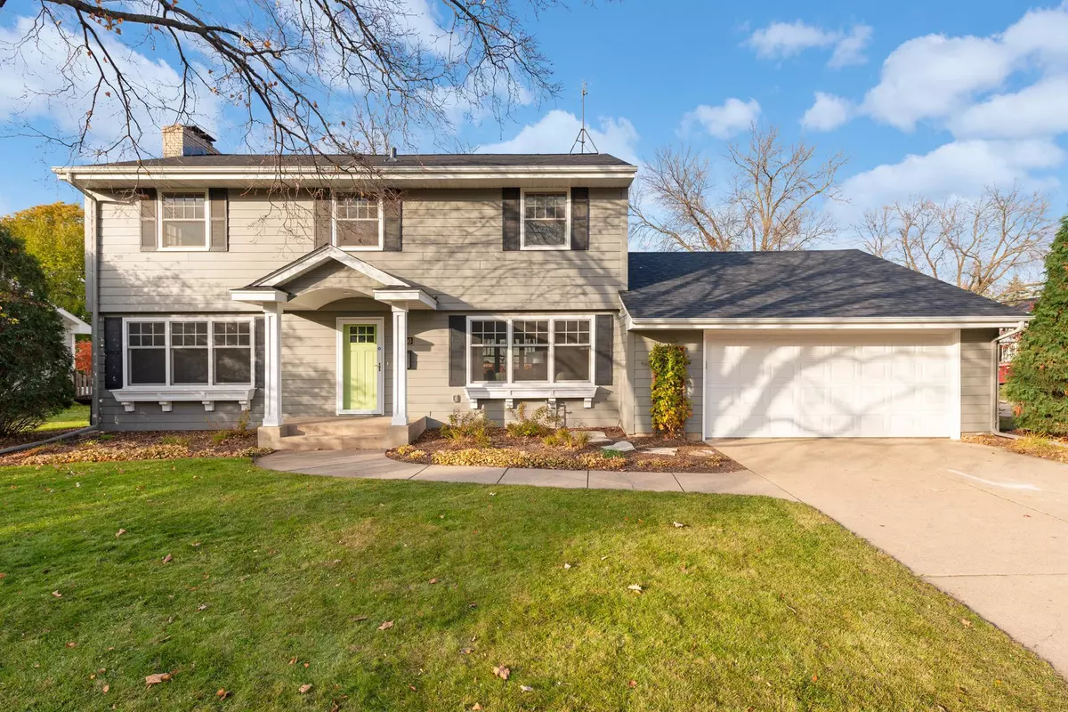 Edina, MN 55435,4400 Fondell DR