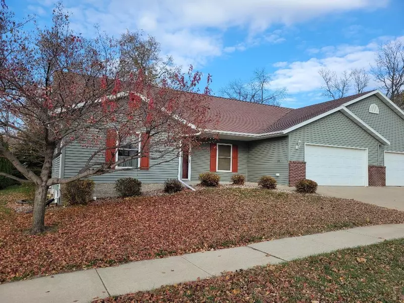 71 7th ST SW, Wells, MN 56097