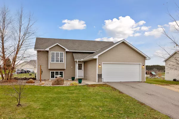 419 Lyn LN, Somerset, WI 54025