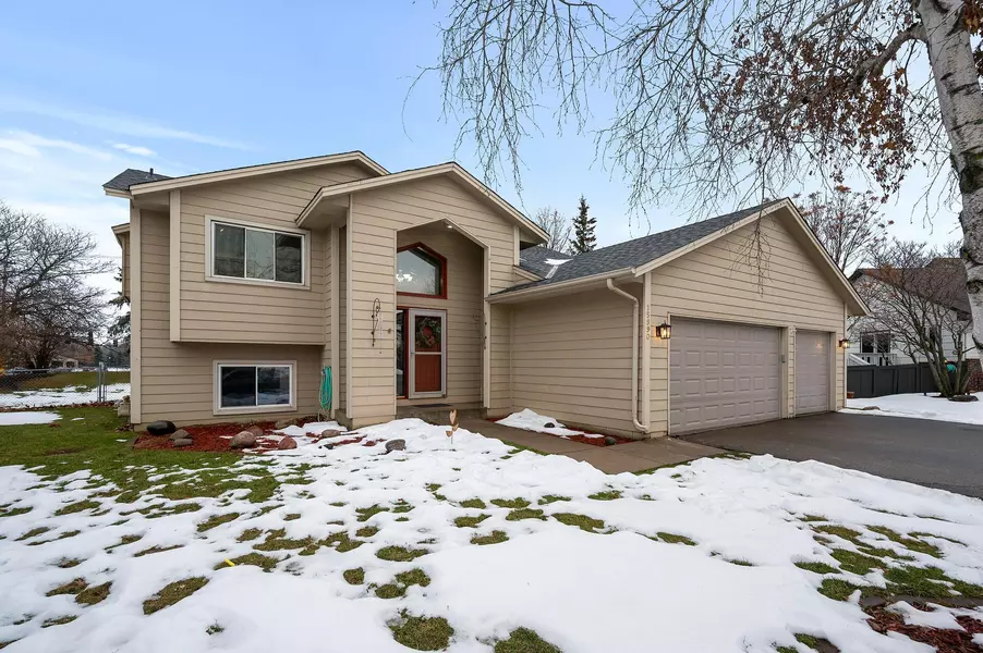 15990 Gallant CT, Apple Valley, MN 55124