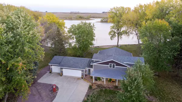 2555 Cottonwood Lake DR, Windom, MN 56101