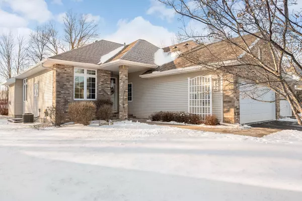 5026 W Oak Point DR, Prior Lake, MN 55372