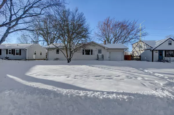 1963 Longview DR, New Brighton, MN 55112