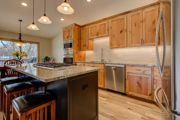 Chanhassen, MN 55317,810 Buckingwood CT